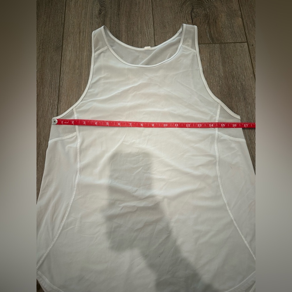 Lululemon women’s White Sleeveless Tank Top